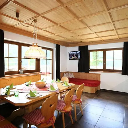 Vakantiehuis Chalet Hochfuegen By Ski Slope *