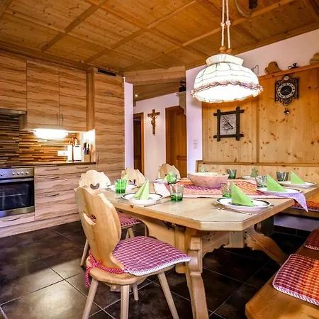 Hébergement de vacances Chalet Hochfuegen By Ski Slope Fuegenberg